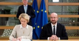 Von der Leyen i Michel potpisali sporazum o Brexitu