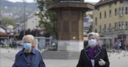 Od danas nošenje zaštitnih maski na otvorenom u FBiH nije obavezno uz određeni uvjet