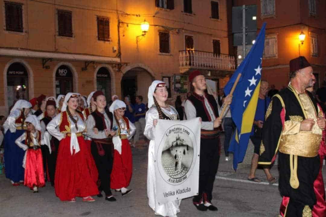 Udruženje žena “Ašik Kaldrma” ponovo oduševilo nastupom na 9. Bošnjačkoj noći folklora u Vodnjanu