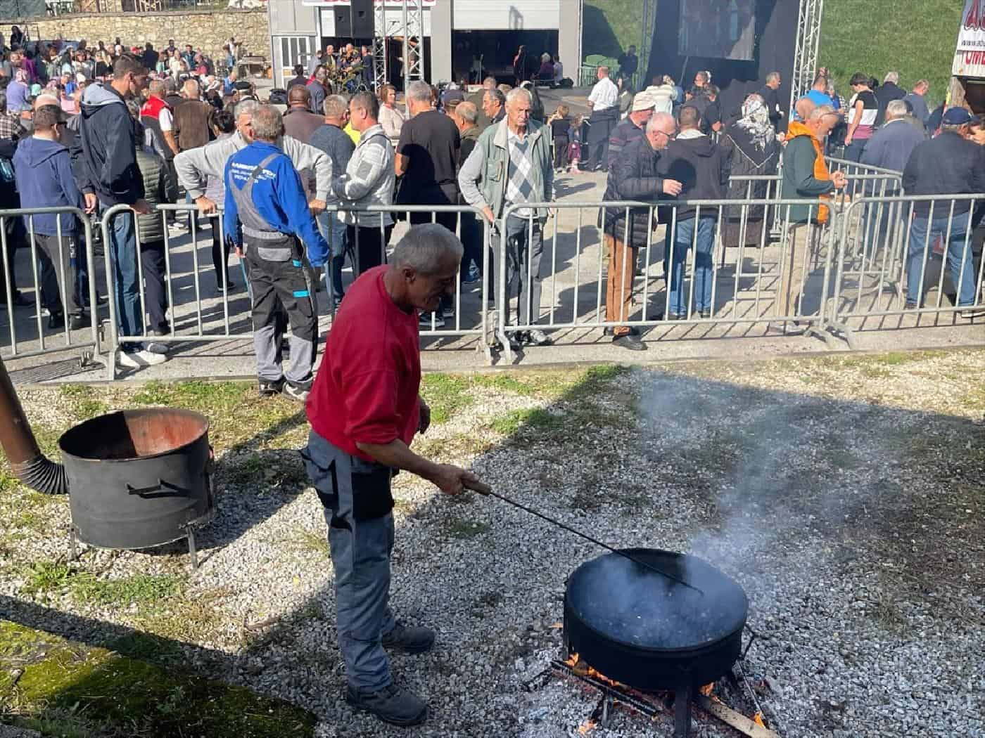 U cazinskom Pećigradu održana tradicionalna manifestacija ”Pećka kestenijada”