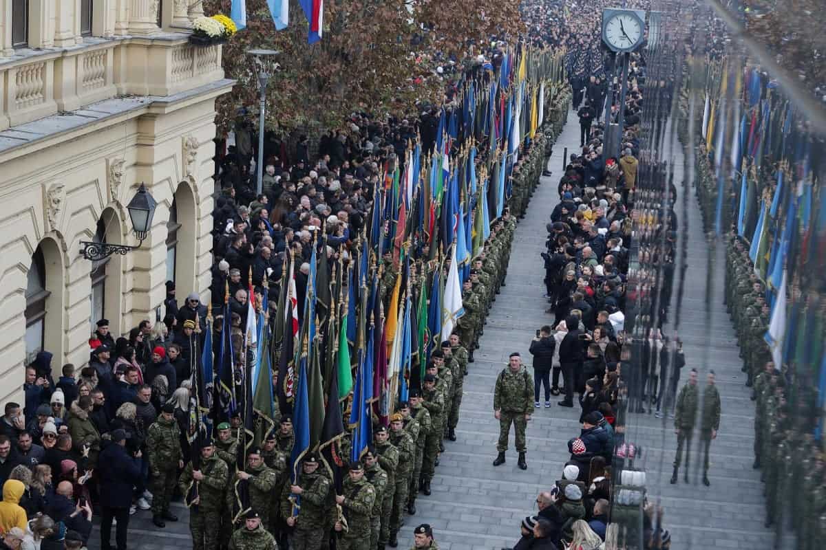 Desetine hiljada građana stiglo u Vukovar: U koloni i posljednji zapovjednik odbrane grada